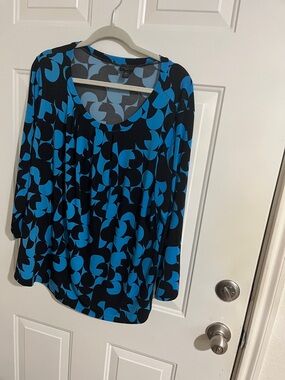 Worthington Black and Bright Blue Scoop Neck Top